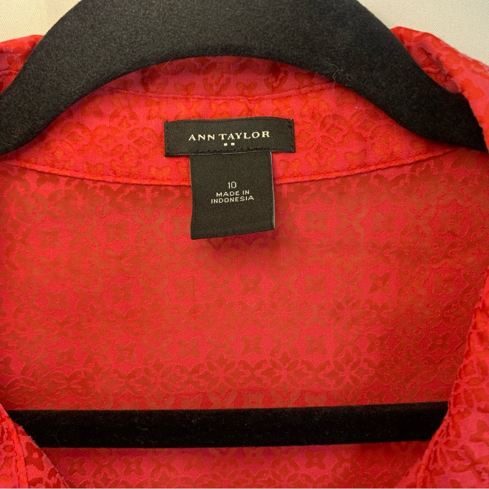 Ann Taylor Red Geometric Semi-Sheer Button-Up Shirt, size 10 - Picture 3 of 13